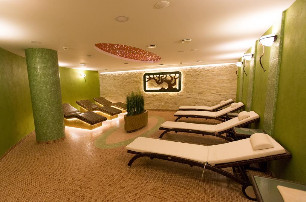 Hotel Park Avenue **** Piest'any Exterior foto