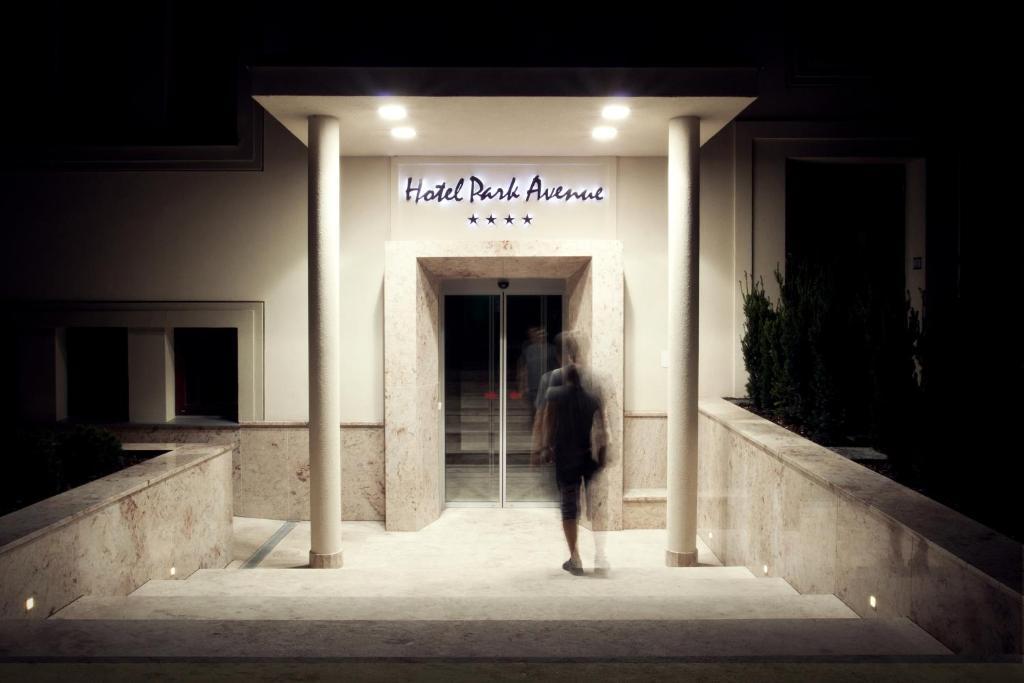 Hotel Park Avenue **** Piest'any Exterior foto