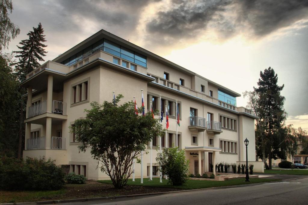 Hotel Park Avenue **** Piest'any Exterior foto